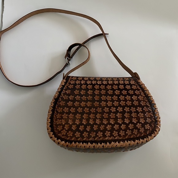 Boho non-branded floral carved Leather Crossbody Bag NWOT - Picture 3 of 11
